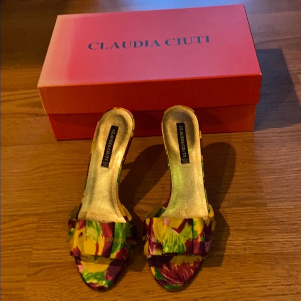 Floral pumps with original box
